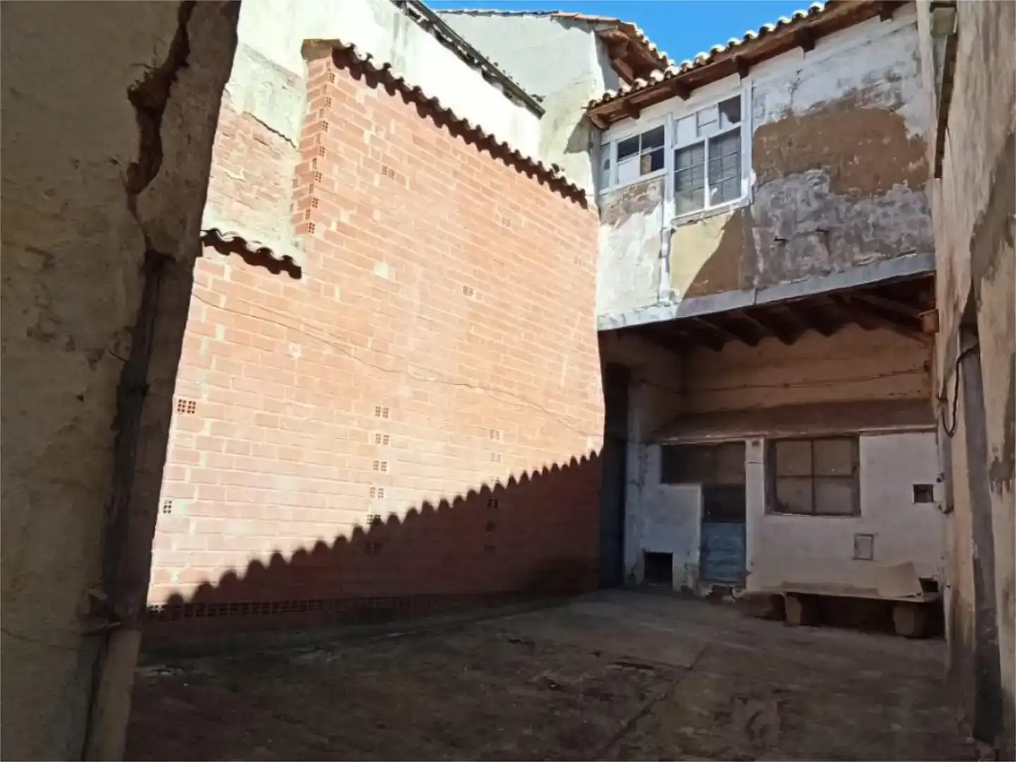 Vista exterior de Finca rústica en venda en Valderas amb Parquet, Traster i Moblat