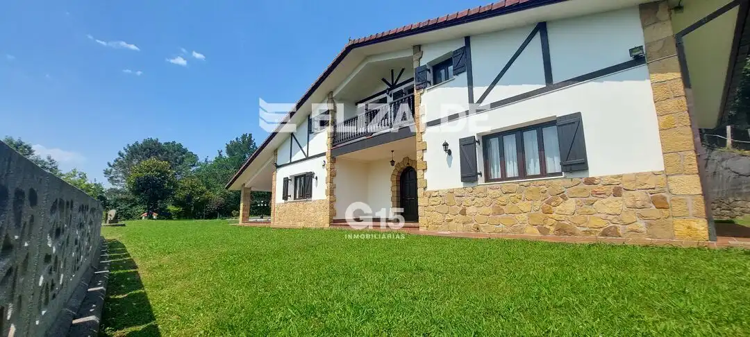 Vista exterior de Casa o xalet en venda en Hondarribia amb Calefacció, Jardí privat i Terrassa