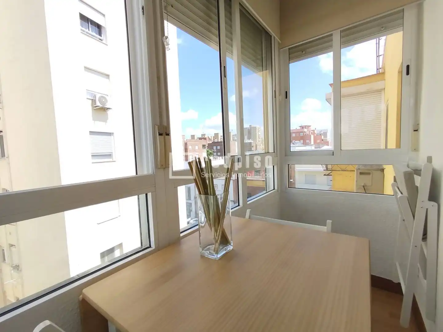 Schlafzimmer von Wohnung zur Miete in Sevilla mit Klimaanlage, Parkett und Terrasse