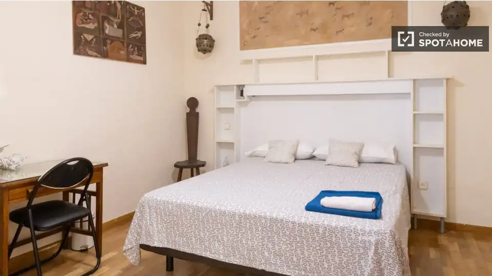 Dormitori de Apartament per a compartir en Madrid amb Aire condicionat, Calefacció i Terrassa