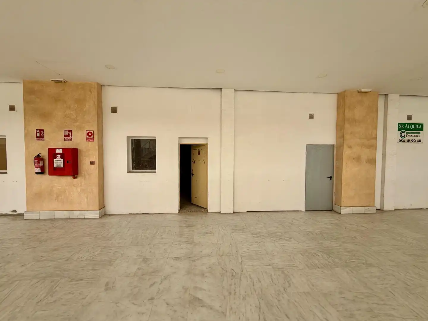 Local comercial en venda a Avenida BARRERILLO (DEL), imagen 3