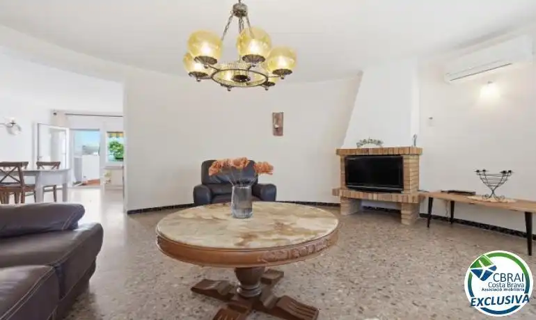 Wohnzimmer von Country house zum Verkauf in Roses mit Heizung, Privatgarten und Terrasse
