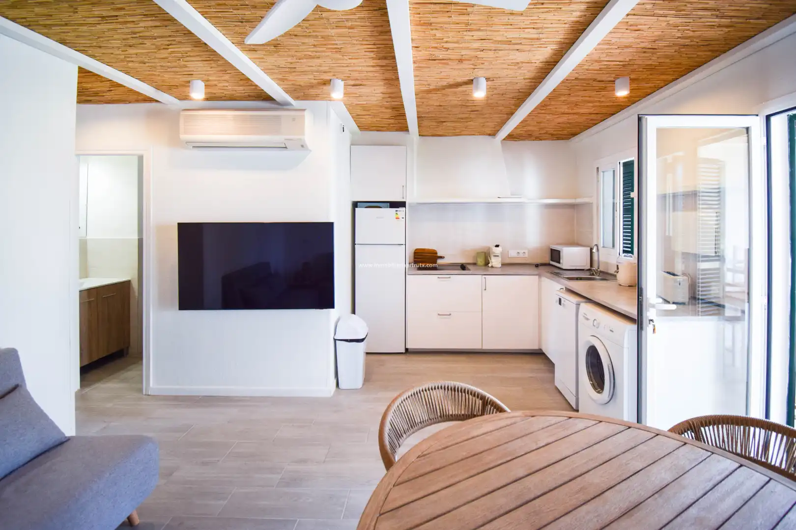 Cuina de Apartament en venda en Ciutadella de Menorca amb Aire condicionat, Terrassa i Piscina comunitària