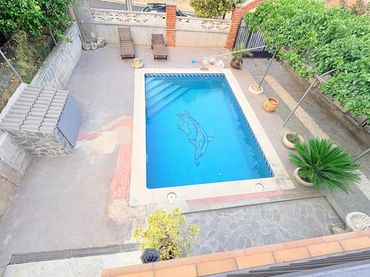 Casa amb balcó en venda a Avinguda de Piera