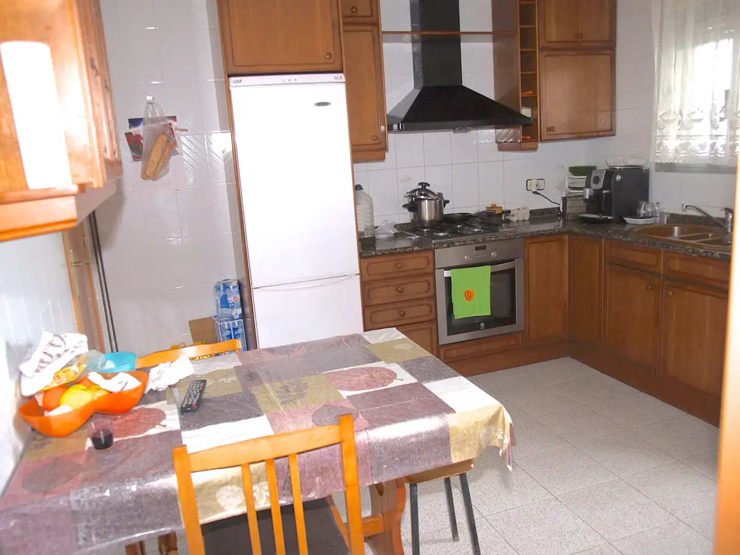 Cuina de Casa o xalet en venda en Terrassa amb Jardí privat, Terrassa i Traster