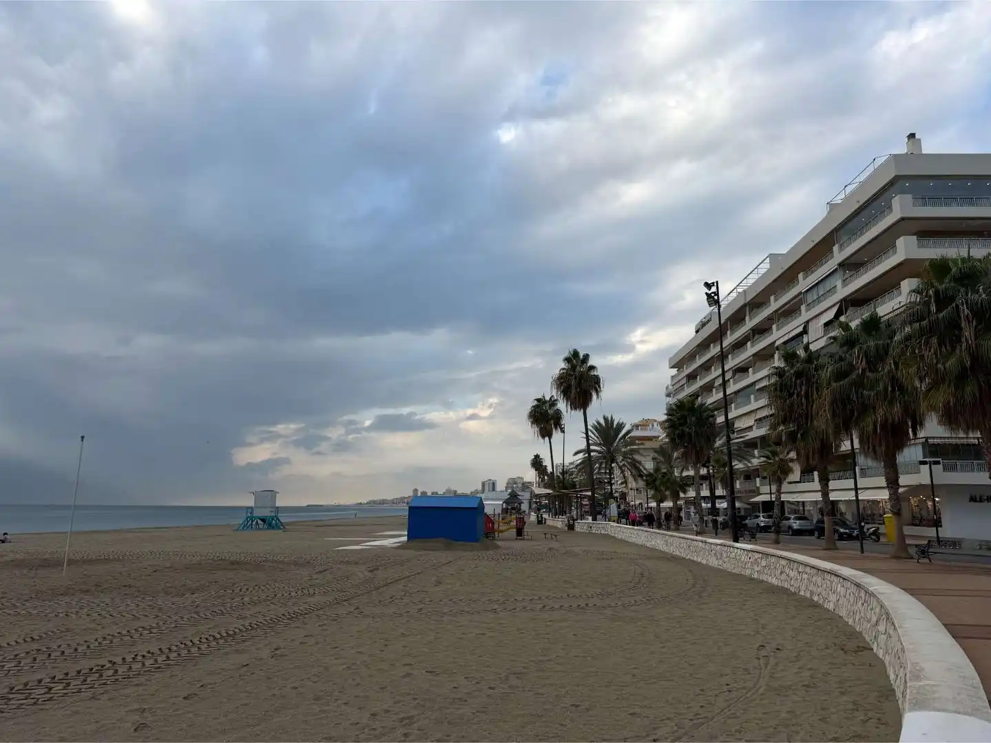 Vista exterior de Piso en venta en Fuengirola con Terraza, Amueblado y Piscina comunitaria