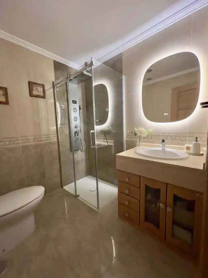 Baño de Casa o chalet en venta en Fuenlabrada con Aire acondicionado, Jardín privado y Parquet