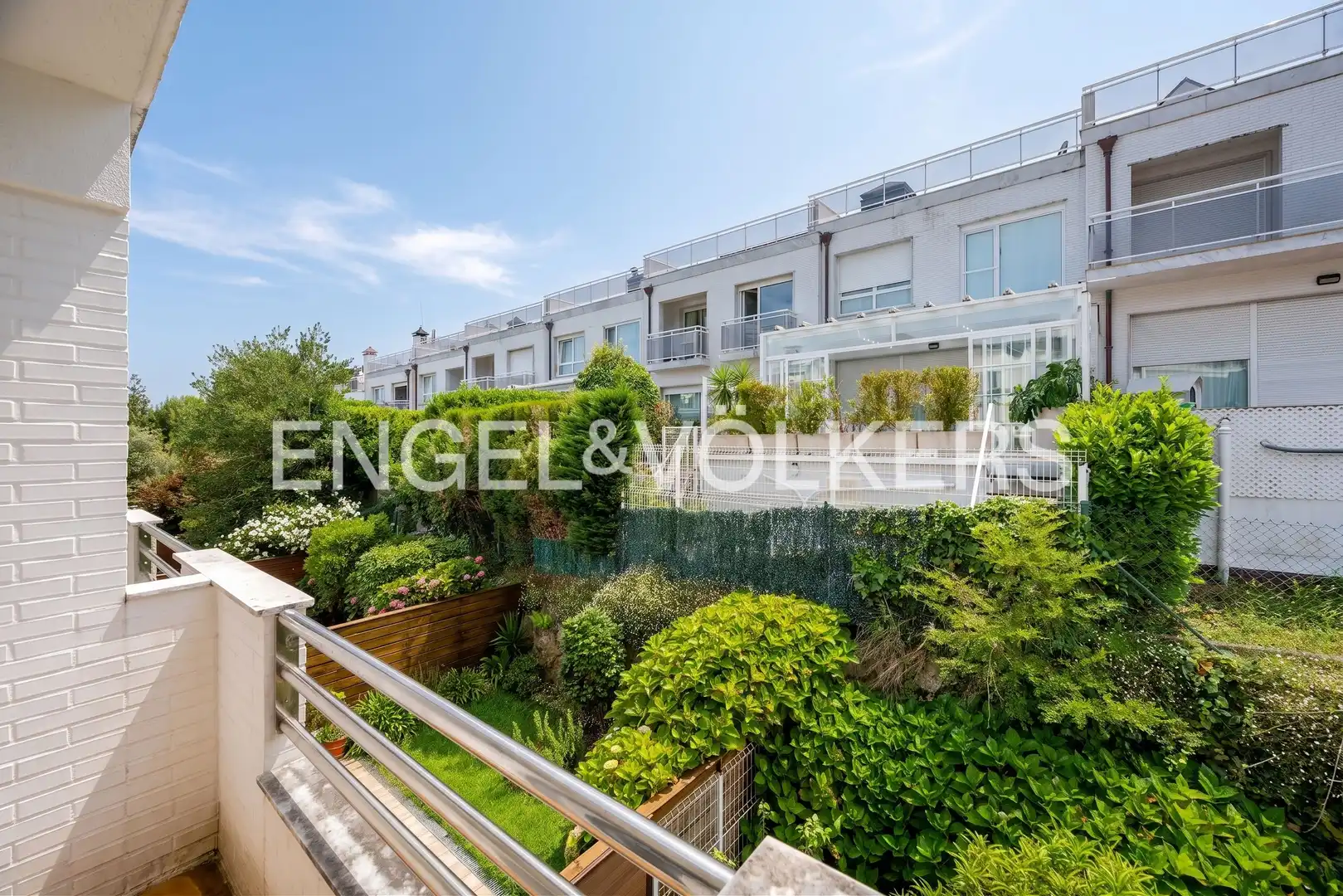 Terrassa de Casa adosada en venda en Donostia - San Sebastián  amb Calefacció, Jardí privat i Terrassa