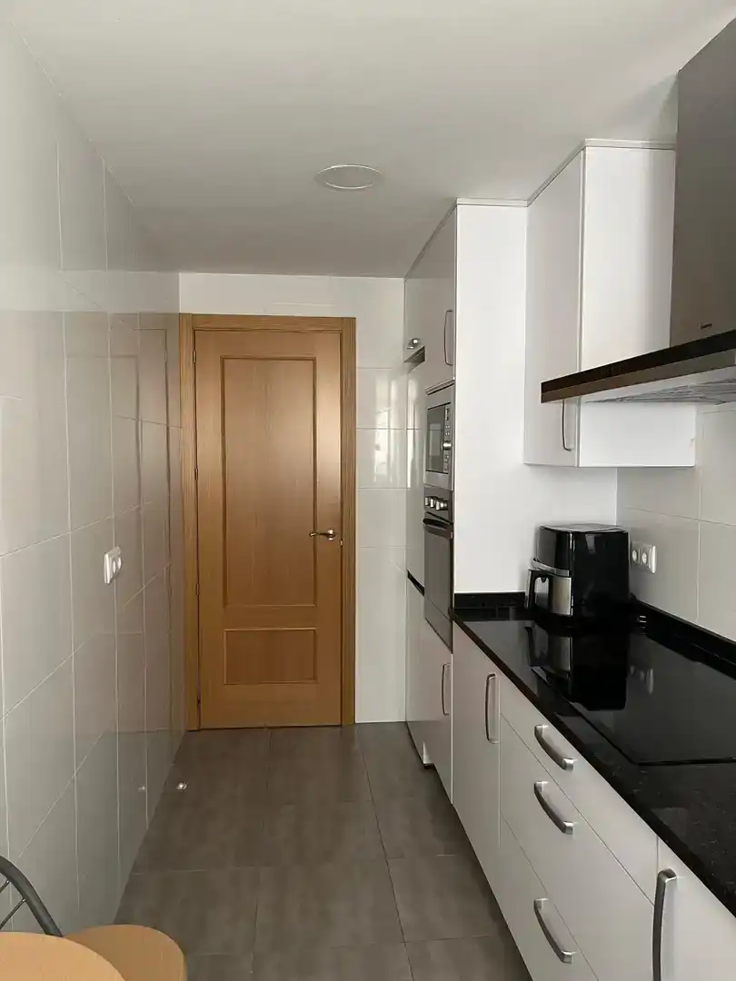 Cuina de Pis per a compartir en Madrid amb Aire condicionat, Parquet i Balcó