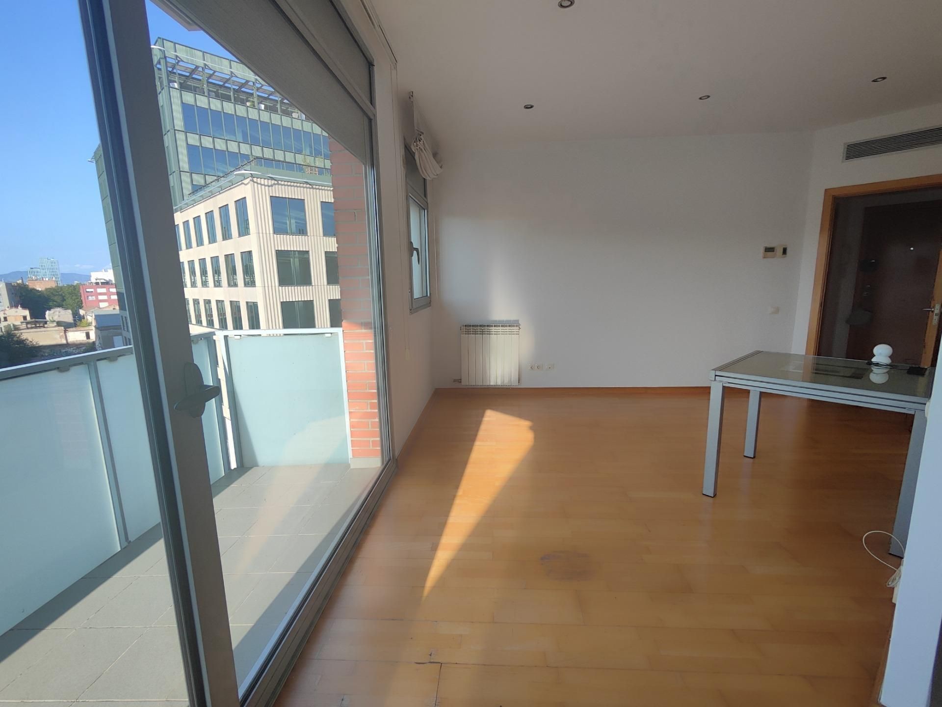 Sala d'estar de Pis en venda en  Barcelona Capital amb Balcó