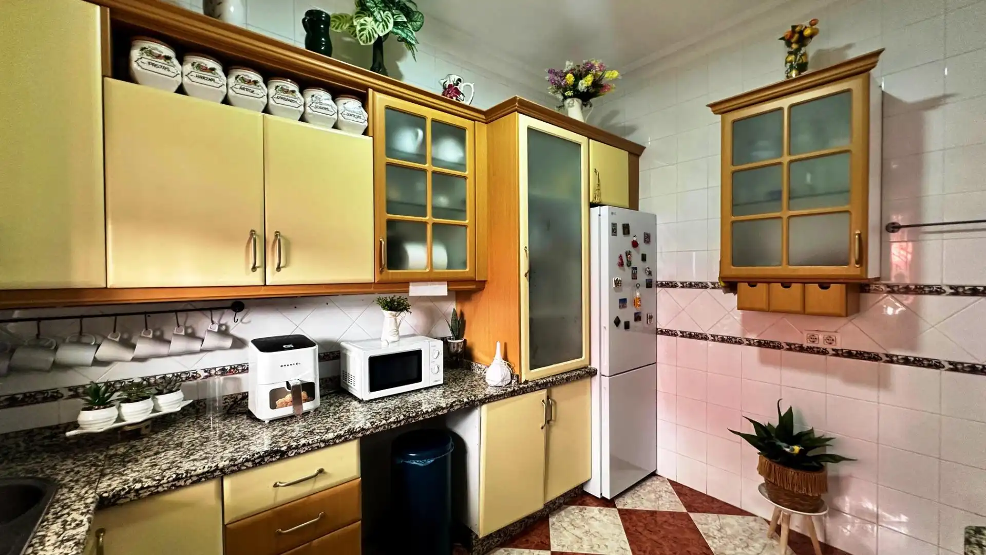 Kitchen of Houses for sale in Bormujos  with Air Conditioner, Terrace and Storage room