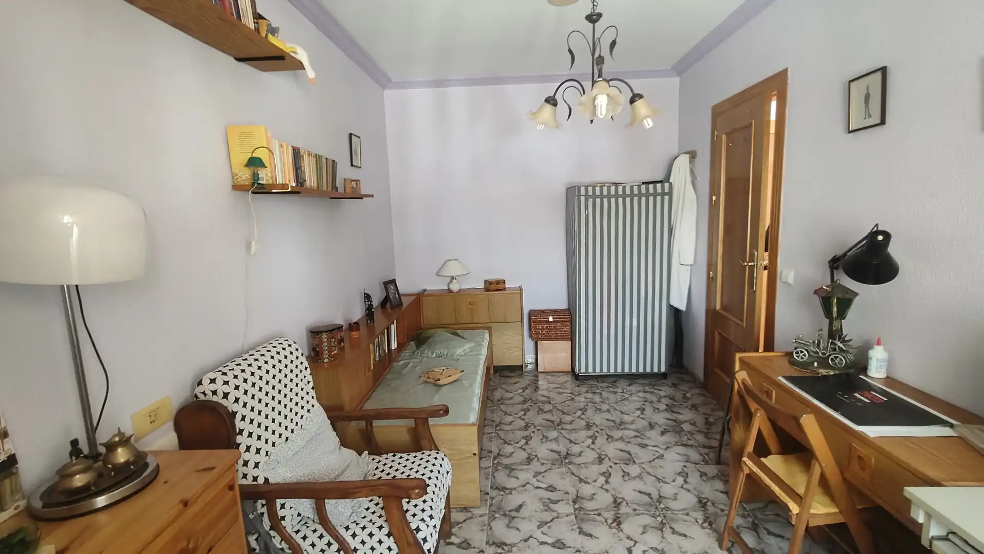 Sala d'estar de Casa o xalet en venda en Baza amb Moblat, Forn i Rentadora