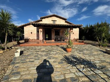 House with pool for sale in Pilas