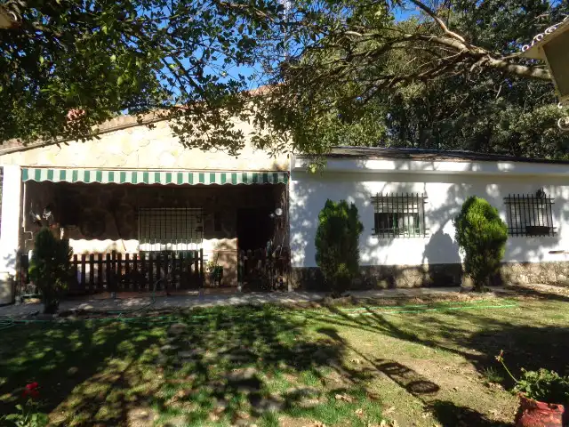 Jardín de Casa o chalet en venta en Navamorcuende con Aire acondicionado, Jardín privado y Trastero