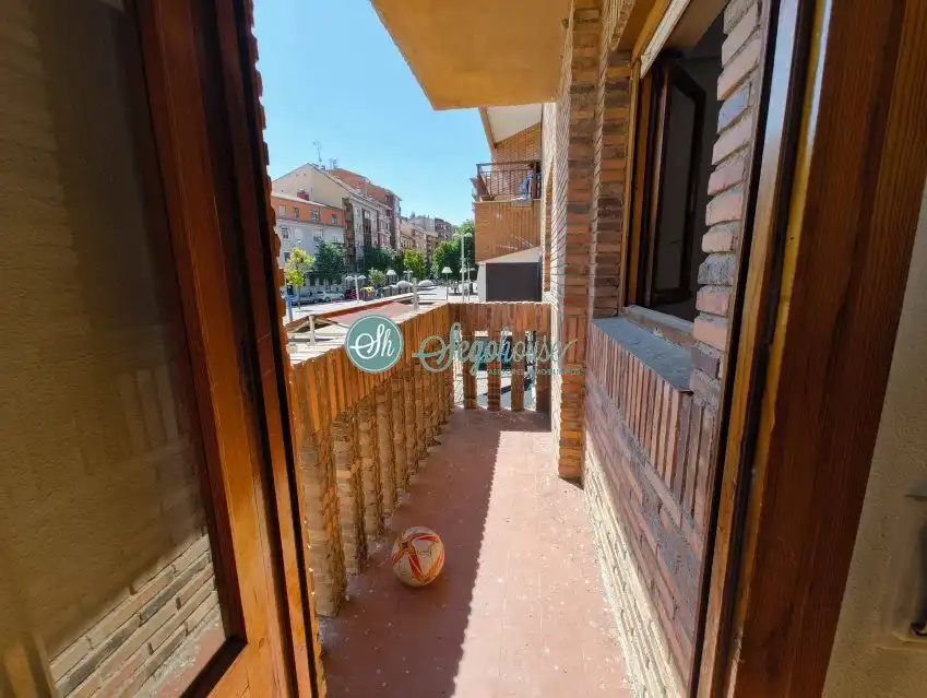 Vista exterior de Piso en venta en Segovia con Calefacción, Parquet y Trastero