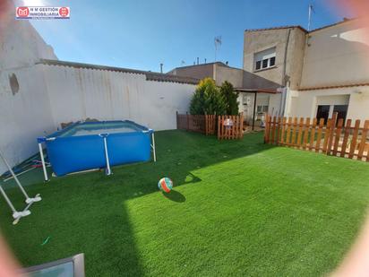 Swimming pool of House or chalet for sale in Alcázar de San Juan
