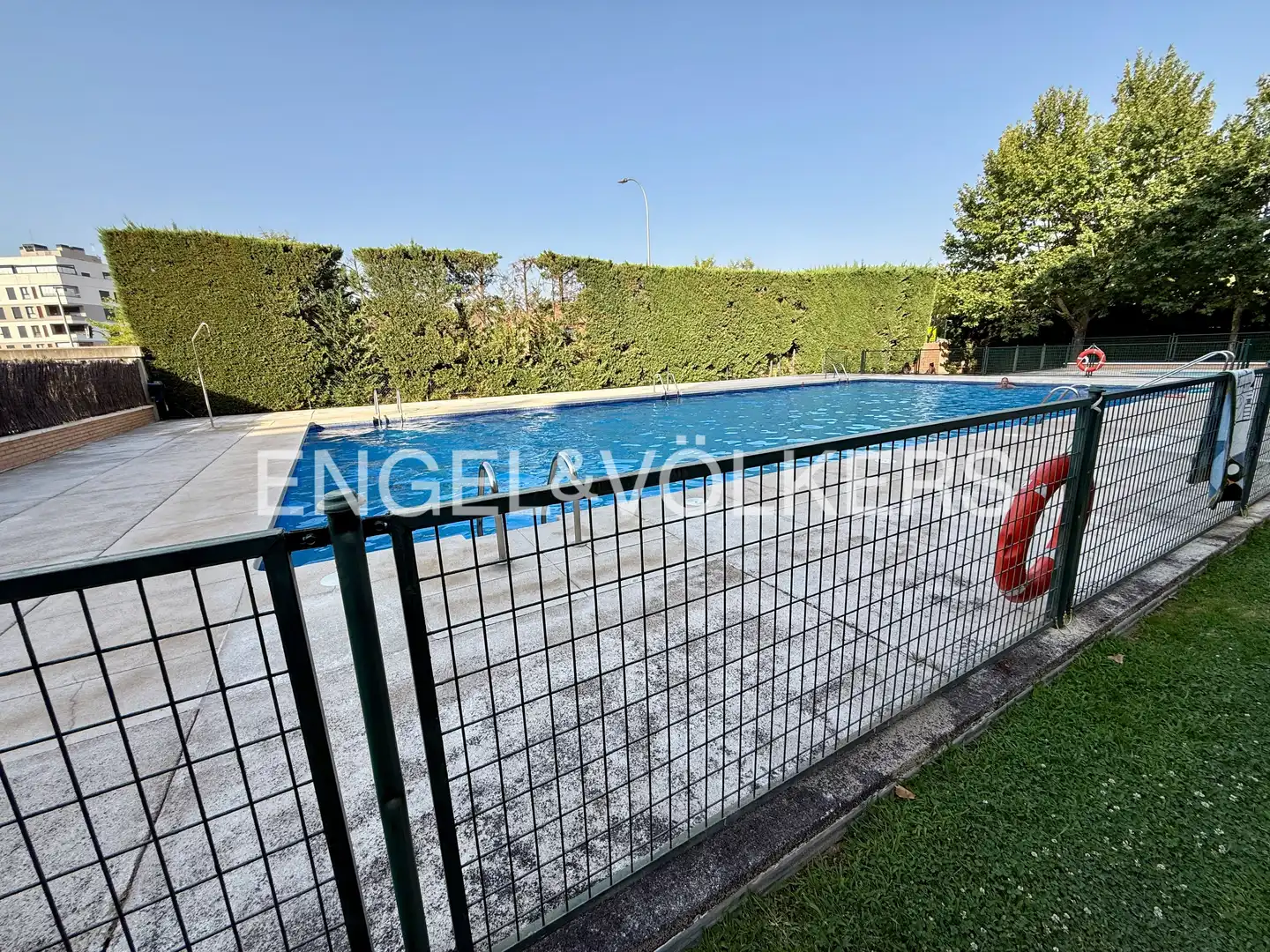 Schwimmbecken von Wohnung zur Miete in Madrid mit Klimaanlage, Heizung und Parkett