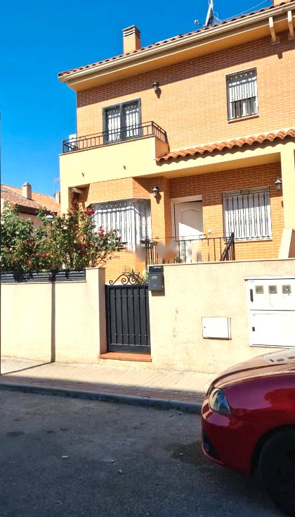 Vista exterior de Casa o chalet en venta en Ciempozuelos con Aire acondicionado, Calefacción y Terraza