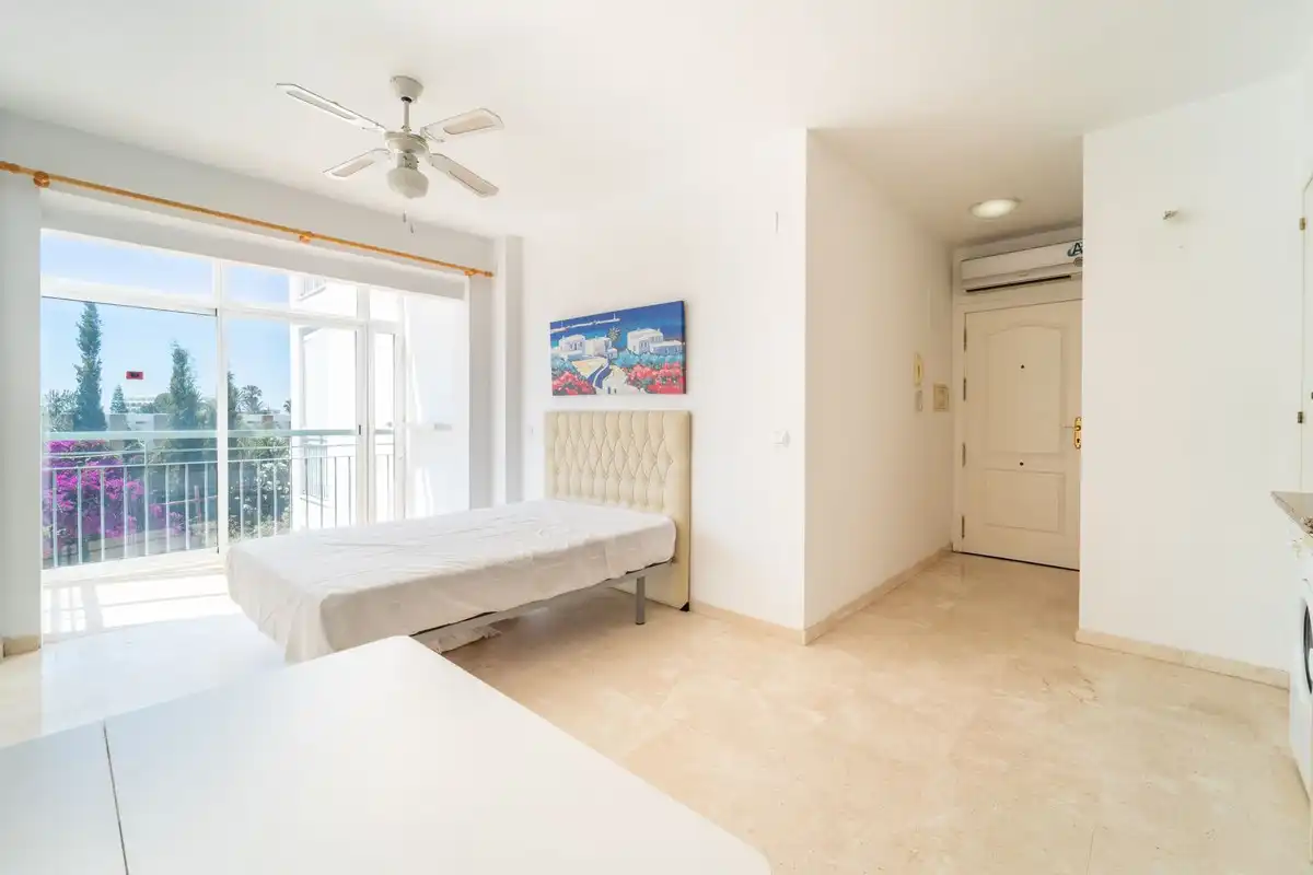 Schlafzimmer von Wohnung zum Verkauf in Benalmádena mit Klimaanlage und Gemeinschaftspool