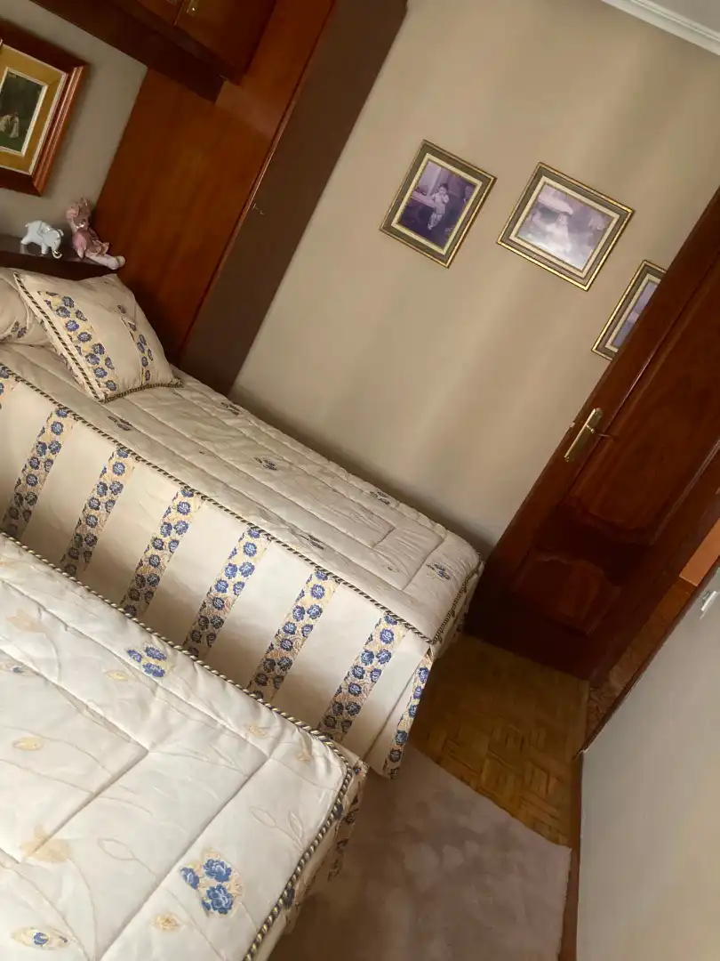 Habitación de Piso en venta en Gijón  con Calefacción, Parquet y Amueblado