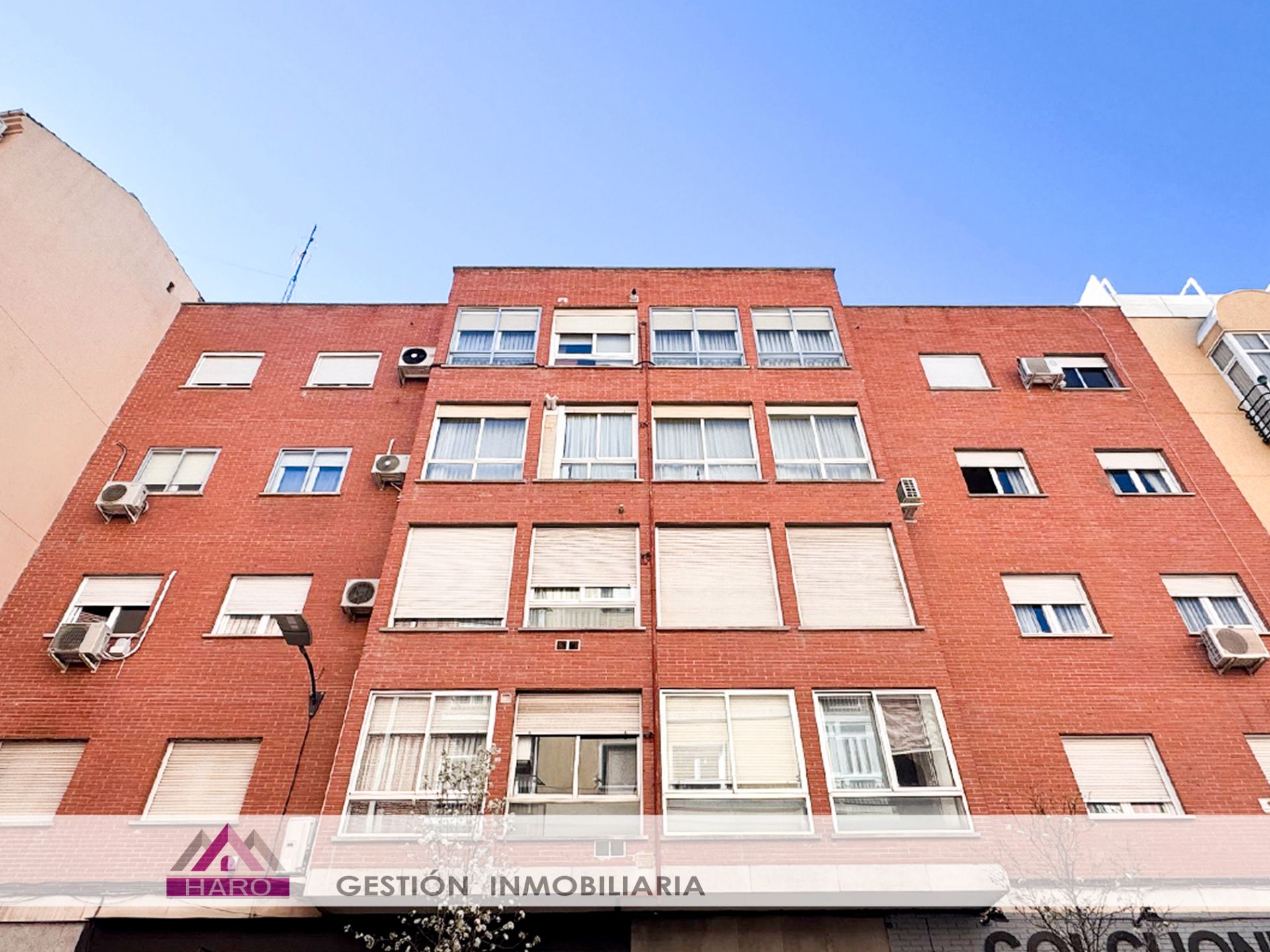 Exterior view of Garage for sale in  Madrid Capital