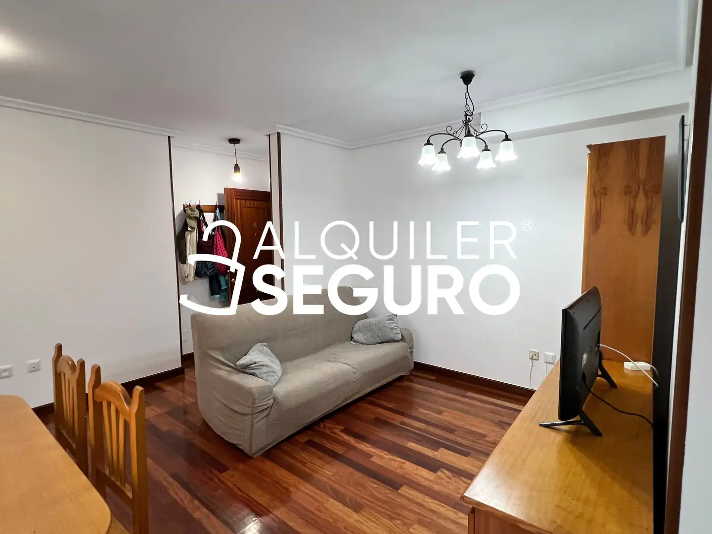 Sala d'estar de Pis de lloguer en Cabezón de la Sal amb Calefacció i Moblat
