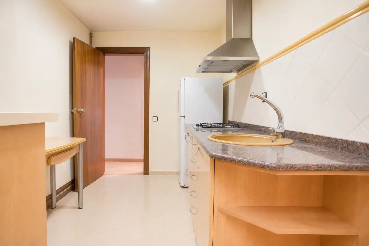 Kitchen of Flat for sale in L'Hospitalet de Llobregat