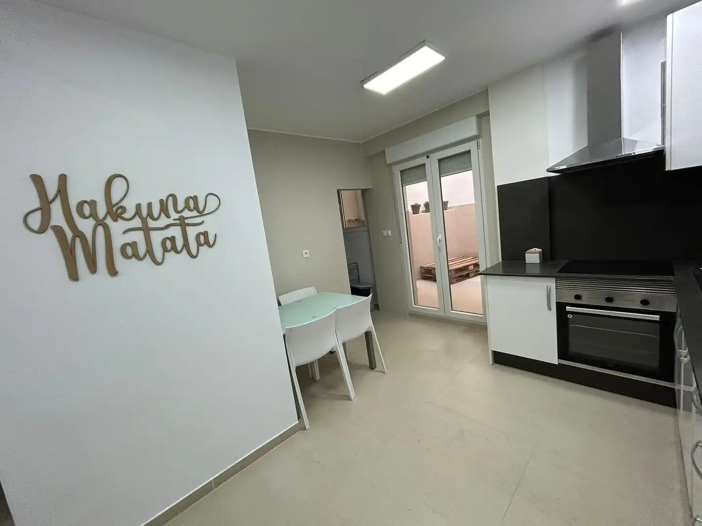 Küche von Wohnung zur untervermieten in Almería mit Klimaanlage, Möbliert und Ofen