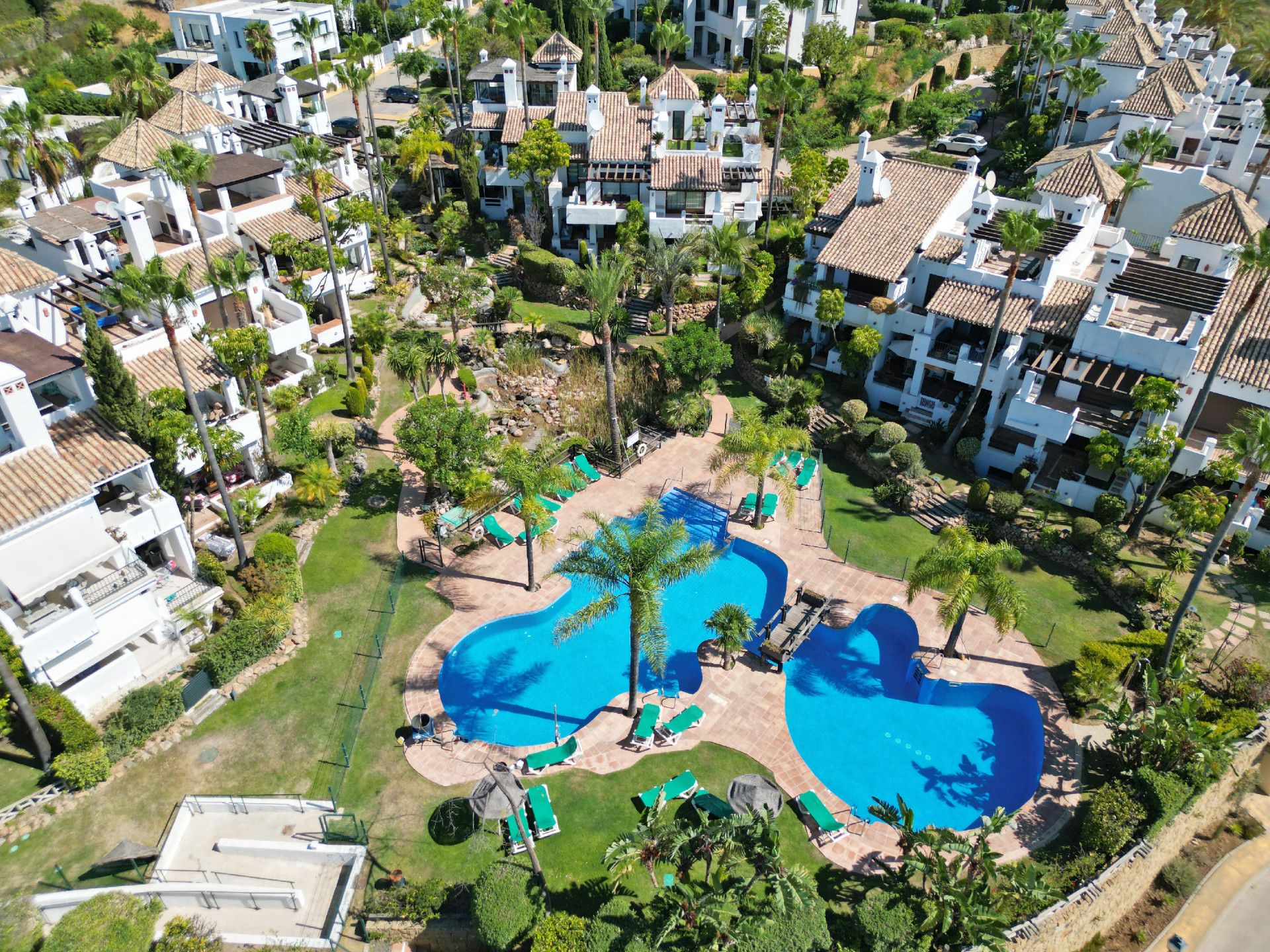 Exterior view of Single-family semi-detached for sale in Benahavís  with Air Conditioner, Private garden and Terrace