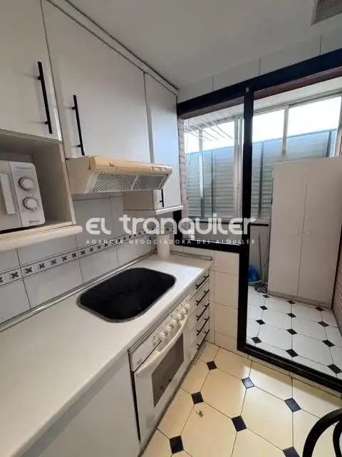 Kitchen of Flat for rent in Madrid  with Air Conditioner, Parquet flooring and Swimming Pool