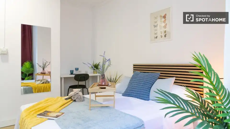 Room in Embajadores - Lavapiés