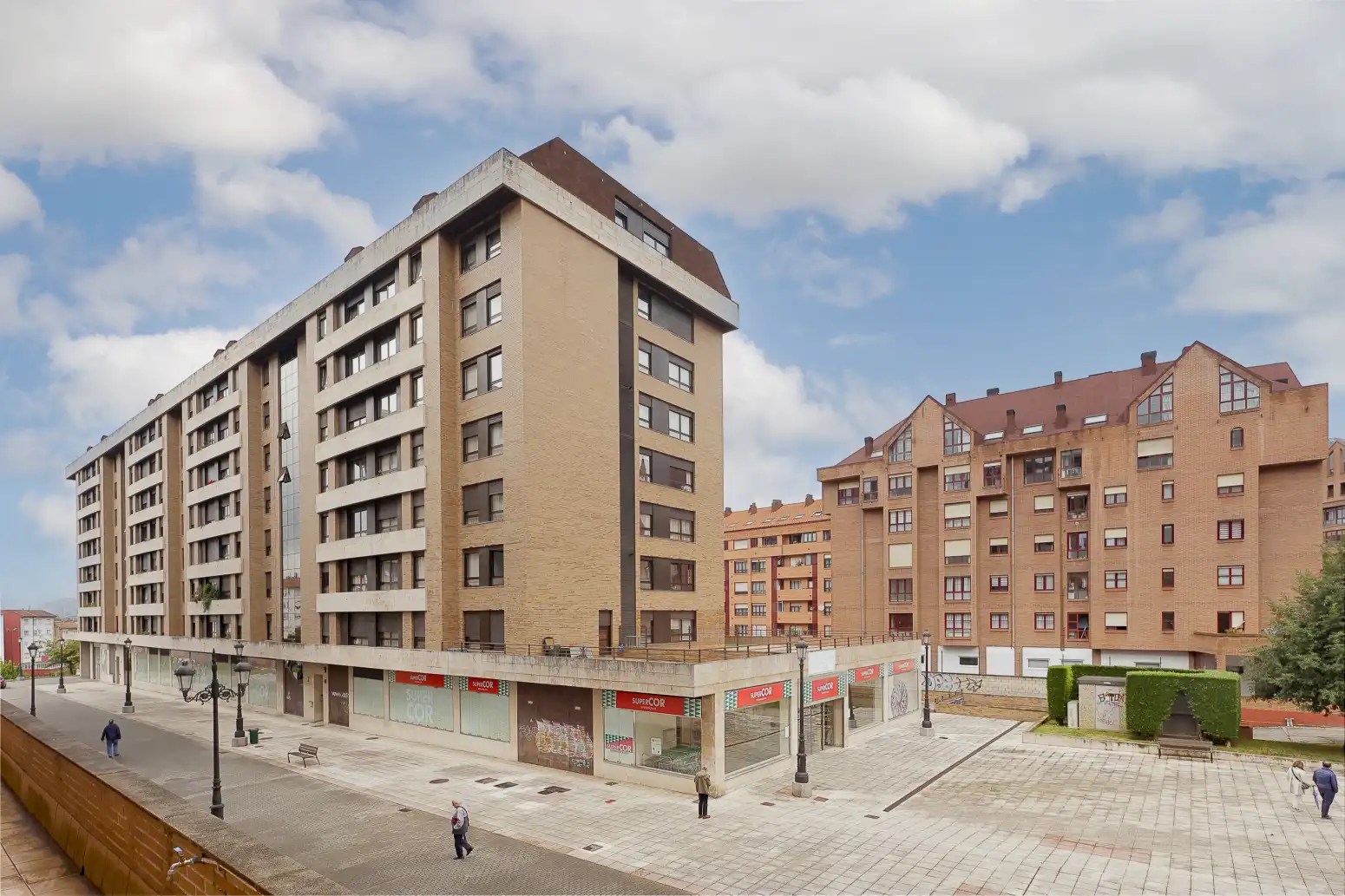 Vista exterior de Pis en venda en Oviedo  amb Calefacció i Traster