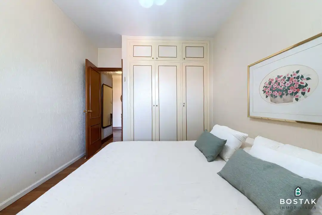 Schlafzimmer von Wohnung zum Verkauf in Bilbao  mit Heizung und Balkon