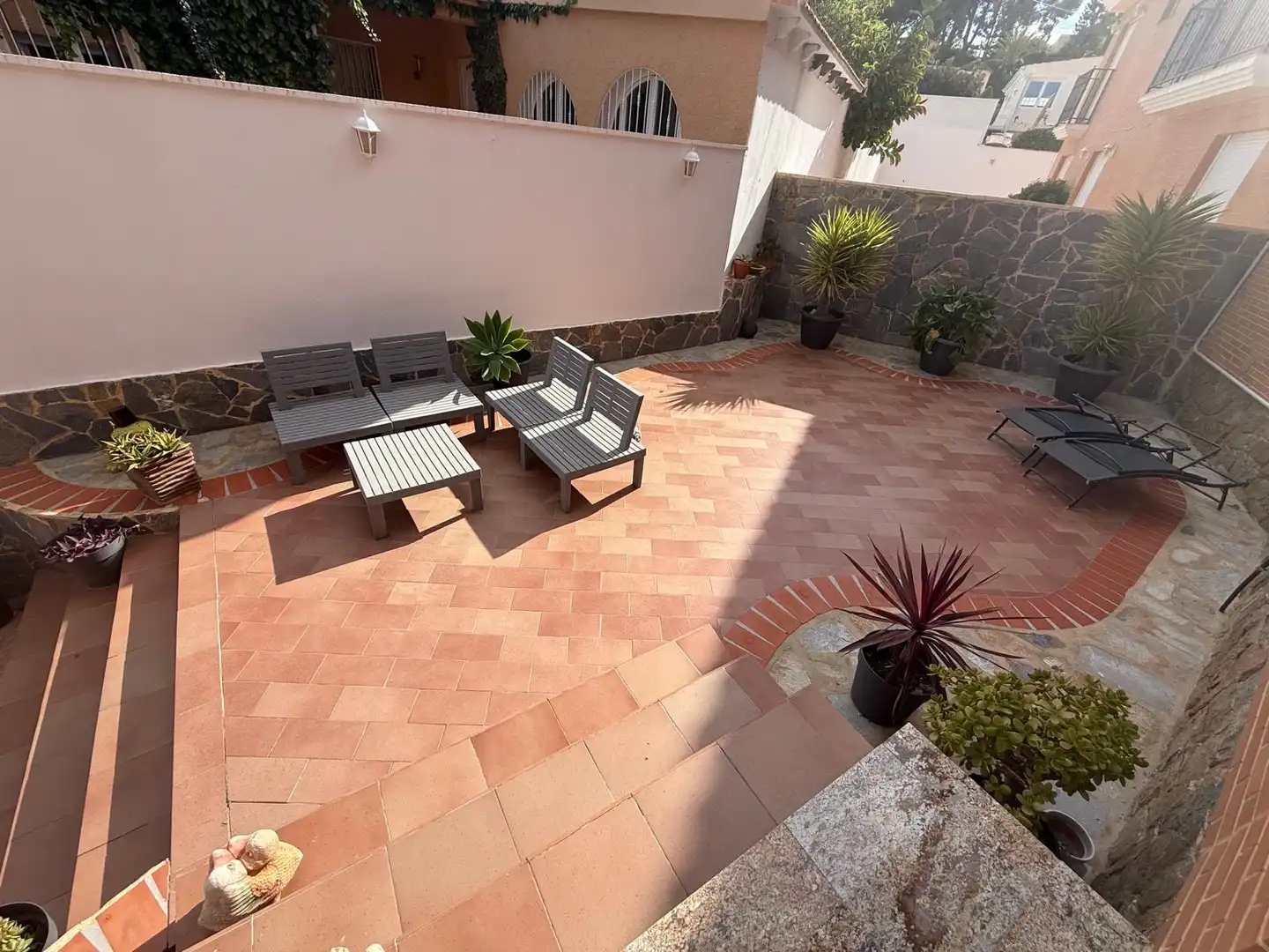Terrasse von Einfamilien-Reihenhaus zum Verkauf in L'Alfàs del Pi mit Klimaanlage, Privatgarten und Terrasse