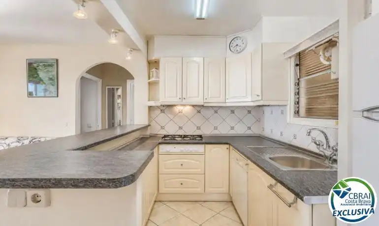 Cocina de Piso en venta en Roses con Jardín privado, Terraza y Piscina