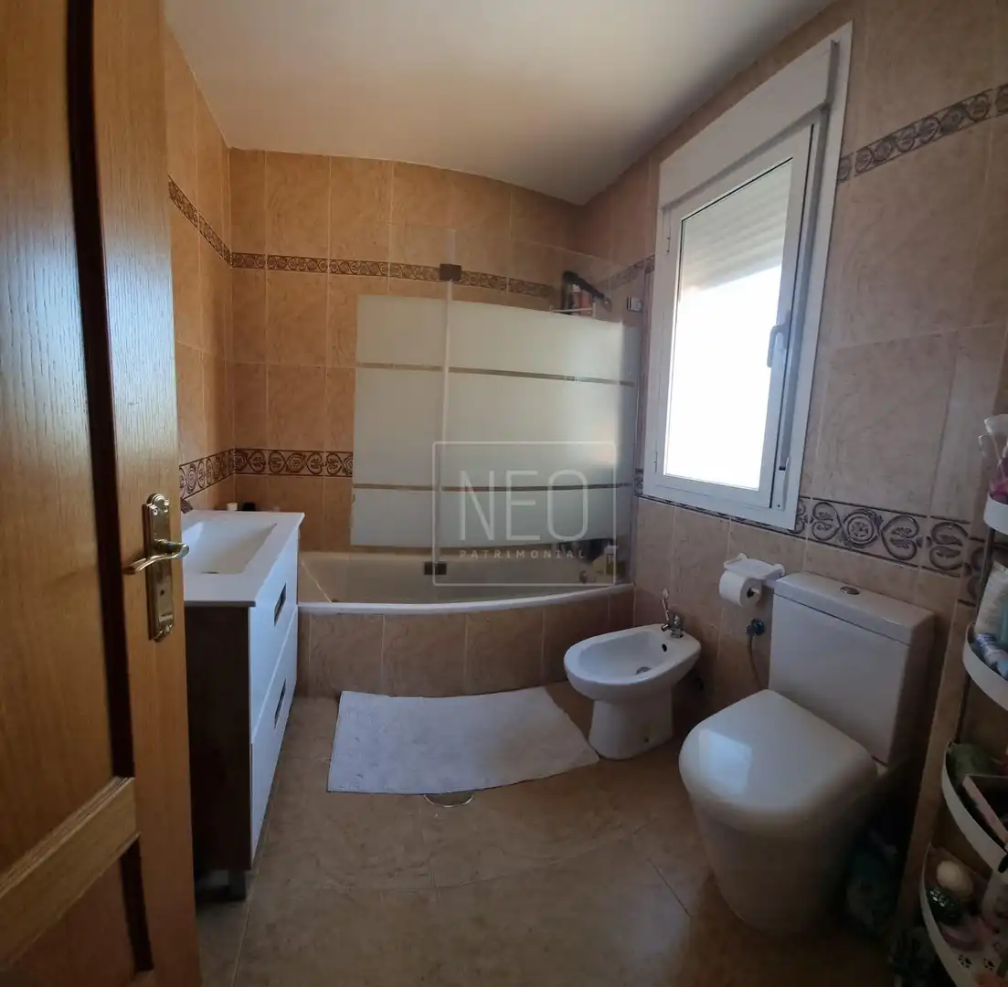 Baño de Casa adosada en venta en Ugena con Aire acondicionado, Calefacción y Terraza