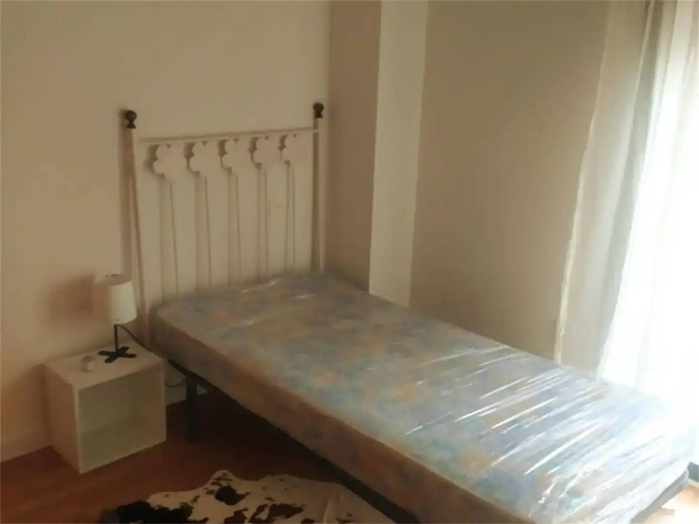 Bedroom of Flat for share in Castilleja de la Cuesta  with Air Conditioner, Parquet flooring and Swimming Pool