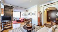 Living room of Flat to rent in  Madrid Capital  with Air Conditioner, Heating and Parquet flooring