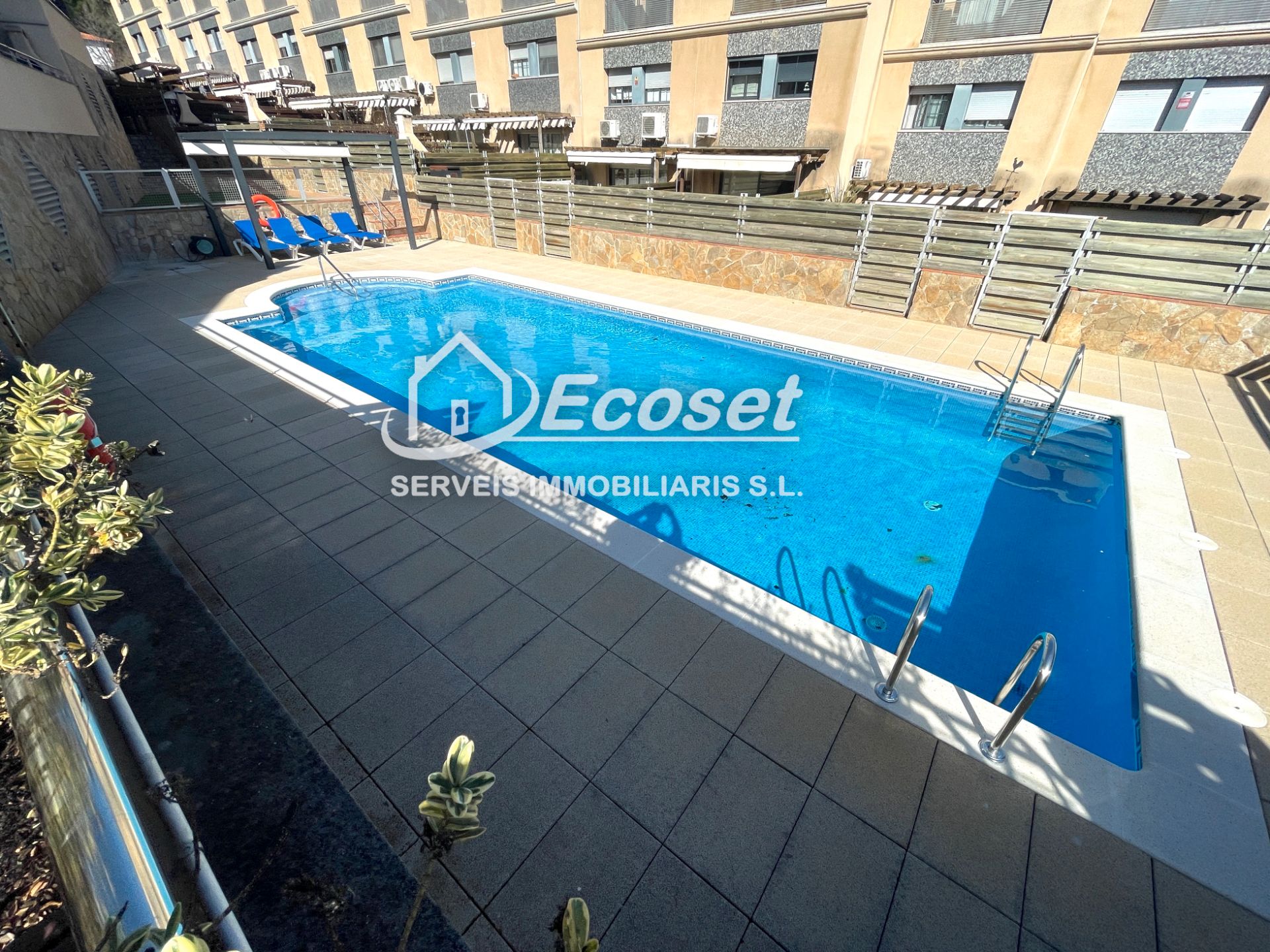 Piscina de Casa adosada en venda en Vallirana amb Aire condicionat, Calefacció i Terrassa