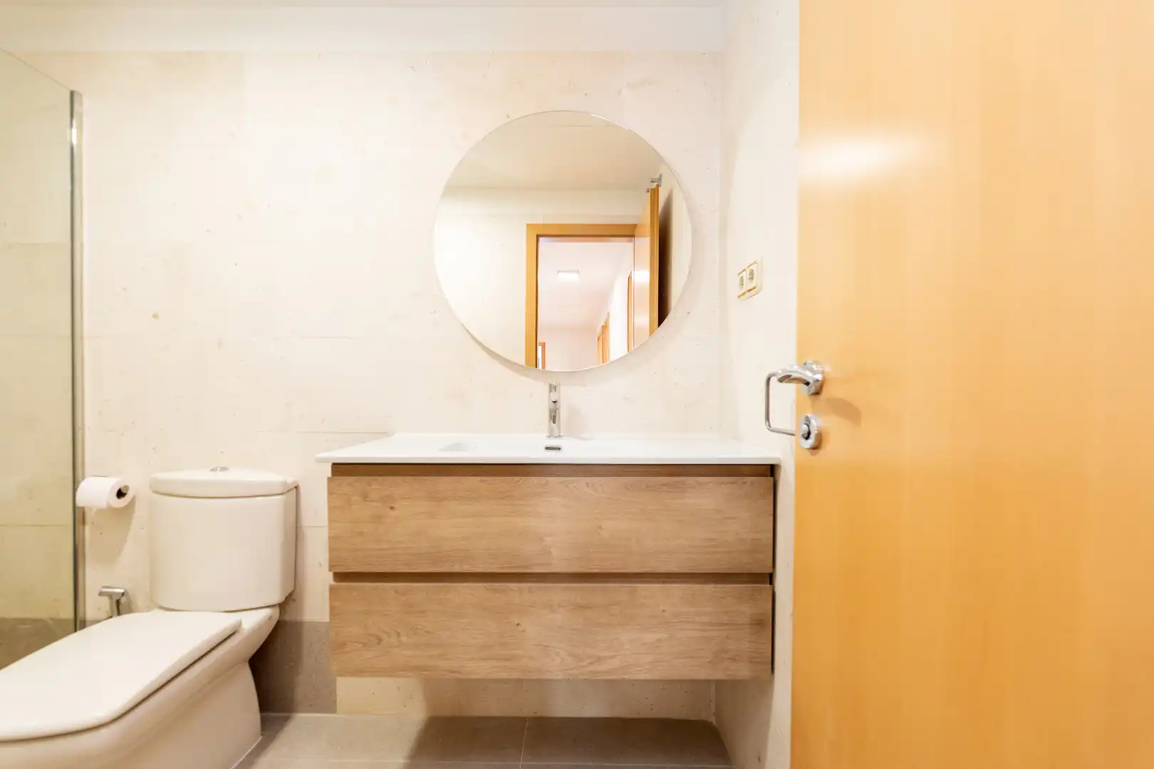 Baño de Ático de alquiler con opción a compra en Madrid con Aire acondicionado, Calefacción y Terraza