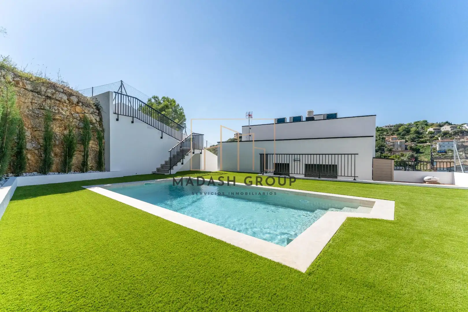 Villa mit Pool zum Verkauf in Avenida de la Marca Hispànica