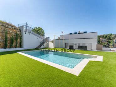 Villa avec piscine à vendre à Avenida de la Marca Hispànica