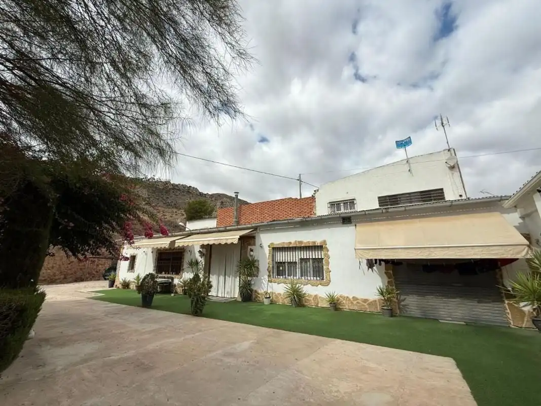 Chalet en venta en Petrer