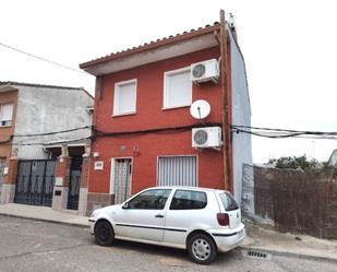 Exterior view of Single-family semi-detached for sale in Malpica de Tajo  with Furnished