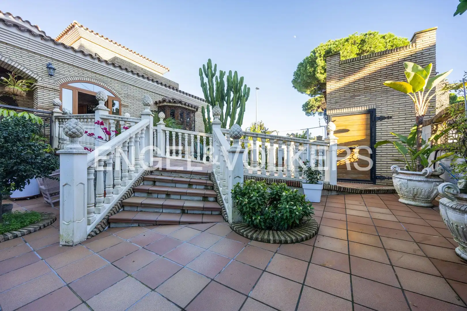 Vista exterior de Casa o xalet en venda en Chiclana de la Frontera amb Aire condicionat, Calefacció i Jardí privat