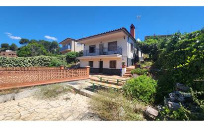 Vista exterior de Casa o xalet en venda en Rubí amb Terrassa