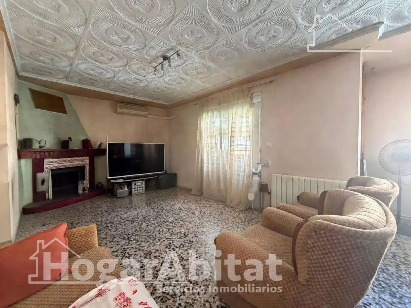 Sala d'estar de Casa o xalet en venda en Benaguasil amb Aire condicionat, Jardí privat i Terrassa