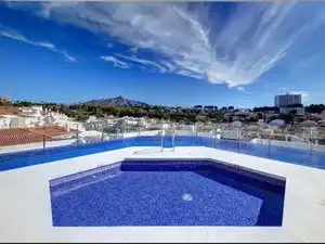 Piscina de Àtic en venda en Marbella amb Aire condicionat, Calefacció i Terrassa