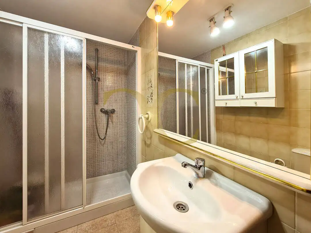 Badezimmer von Wohnung zur Miete in Gijón  mit Heizung