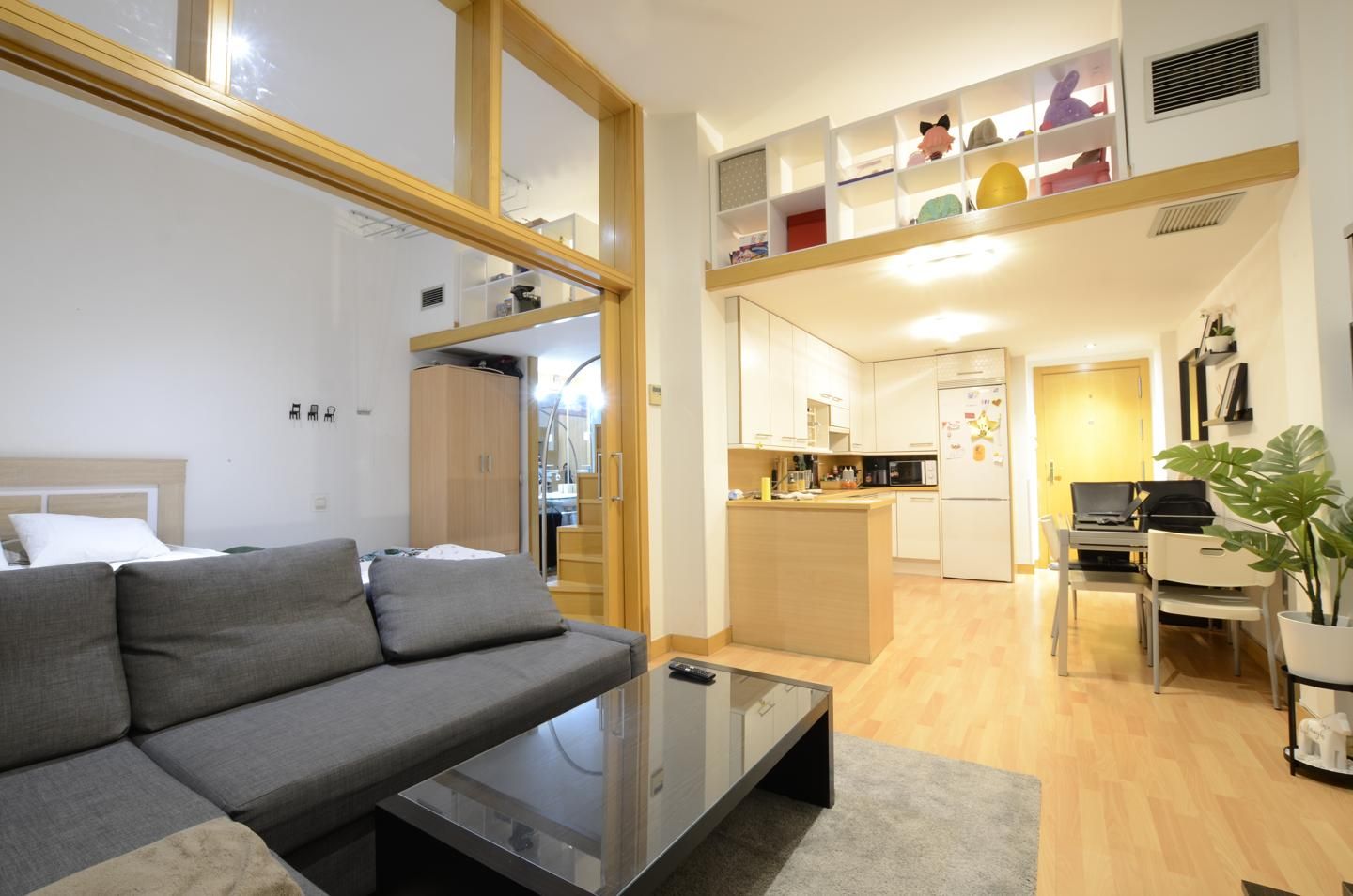 Sala d'estar de Pis en venda en  Madrid Capital amb Aire condicionat i Piscina comunitària